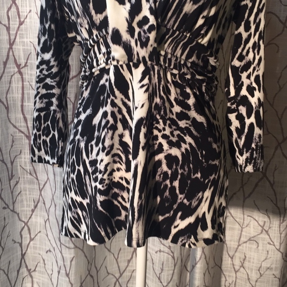 New York & Company 3/4 sleeve leopard print top - Picture 3 of 6